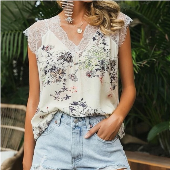 💐Floral & Lace Top👚 - Picture 1 of 6